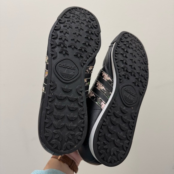 Adidas Black Samoa Flower Orchid Athletic Sneakers 10 - Picture 6 of 7